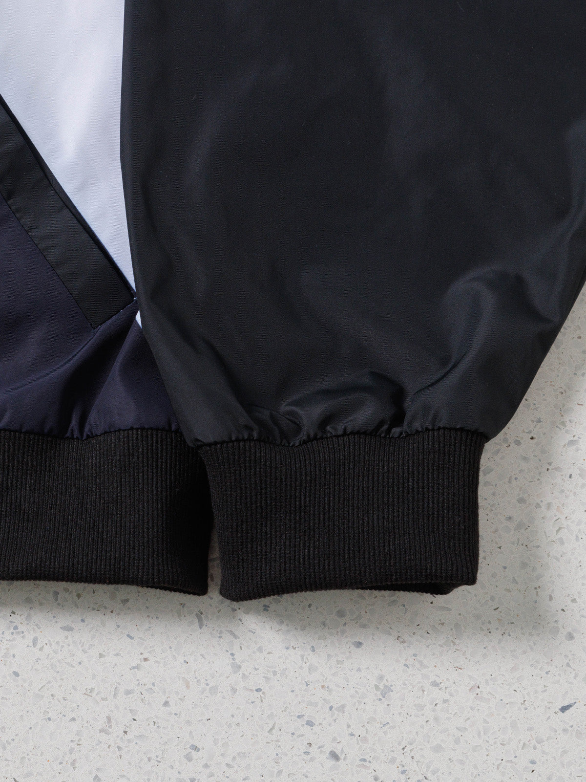 アスクビクターモア・ブルゾン