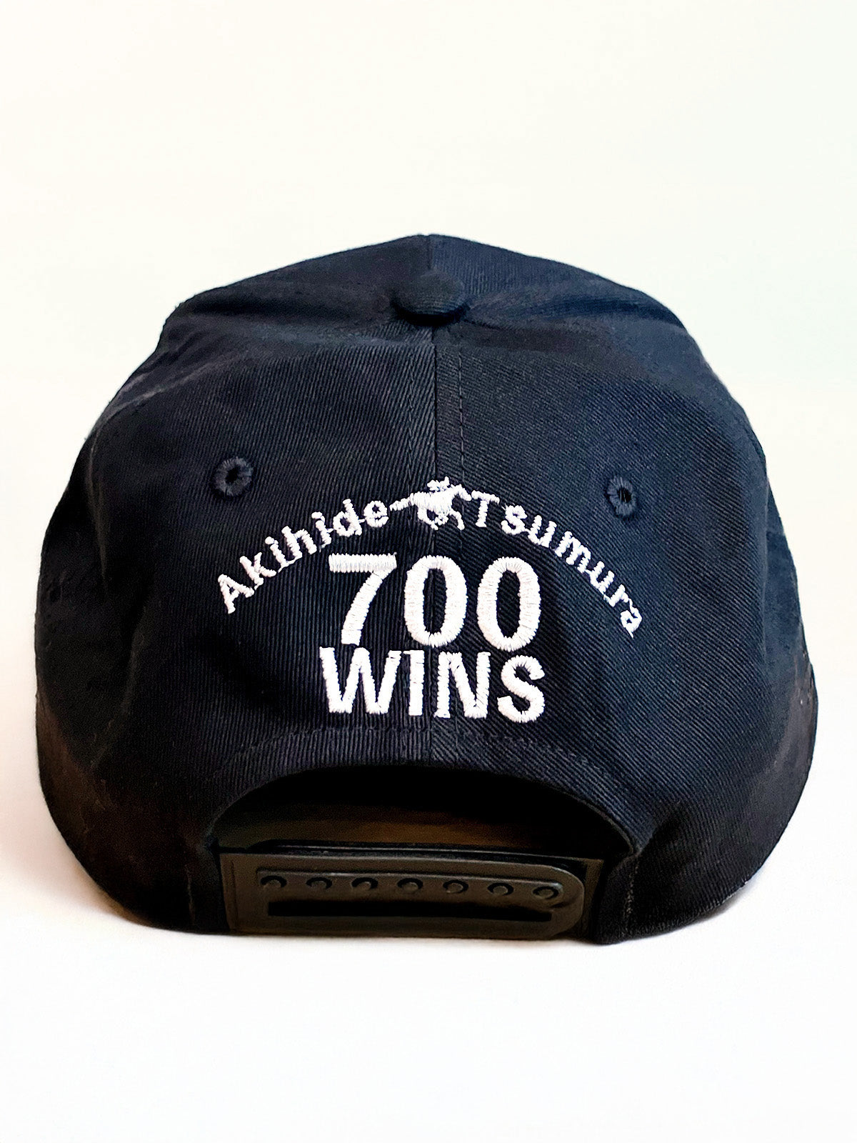 津村明秀騎手700勝メモリアル・キャップ